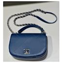 Chanel bolsa com aba azul