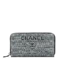 Portefeuille long zippé Chanel Tweed Deauville en toile en excellent état