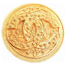 Chanel 94Um broche CC bizantino de ouro medalhão redondo