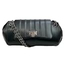 Chanel 2002-2003 Bolso de piel de cordero negro con solapa plisada
