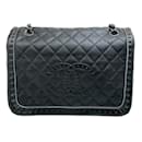 Chanel 2011 Schwarze Istanbul-Überschlagtasche aus Leder