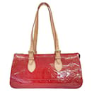 Monogram Vernis Rosewood Avenue Shoulder Bag in Very Good Condition - Louis Vuitton