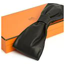 Diadema de cuero gris oscuro en caja - Hermès