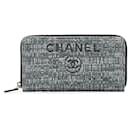 Portefeuille continental Chanel Deauville en tweed gris