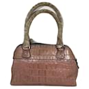 Sac Miu Miu en cuir embossé crocodile avec fermeture zippée