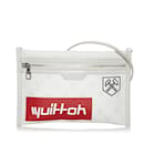 Weißes Louis Vuitton-Monogramm-Logo mit Story-Futter, flach