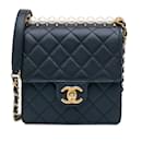 Blaue Chanel Mini Chic Pearls Umhängetasche