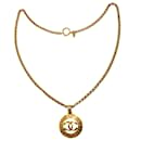 Collier Chanel Vintage Paris Charm Coin Link en métal doré