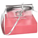 This shoulder bag features a leather body - Roger Vivier