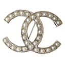 CC-D10Caixa RARA de broche de pérola com logotipo V SHW - Chanel