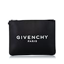 Bolsa clutch preta com logotipo Givenchy em couro