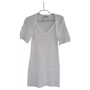 Chanel Vestido branco texturizado de malha com bolso frontal e botão frontal