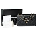 CHANEL Portemonnaie an Kettentasche aus schwarzem Leder - 101574 - Chanel