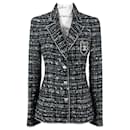 Veste en tweed noire avec patch CC la plus recherchée, nouvelle collection - Chanel