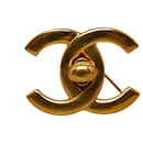 Chanel Gold CC Drehverschluss-Brosche