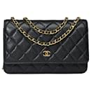 Carteira CHANEL em bolsa com corrente em couro preto - 101618 - Chanel