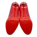 Zapatos de tacón de charol frambuesa de Christian Louboutin