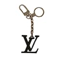 Porte-clés argenté Louis Vuitton Initiales LV