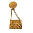 Goldene Chanel Quilted Flap Bag CC Brosche