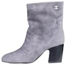 Boots en daim gris - taille EU 36.5 - Chanel