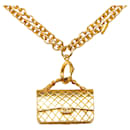 Chanel ouro CC Flap charme colar