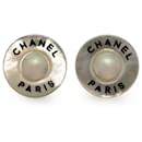 Chanel Clipe de pérola falsa branca em brincos