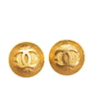 Pendientes de clip Chanel CC dorados