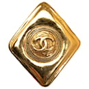 Spilla Chanel in oro CC con diamanti