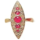 Alter Ring aus Gelbgold 18 Karat besetzt mit Perlen und roten Gläsern. - Autre Marque