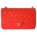 Chanel Rote gesteppte Jumbo-gefütterte Flap-Tasche aus Lackleder