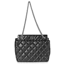 Chanel schwarz gesteppte gealterte Einkaufstasche aus Kalbsleder neu aufgelegt