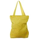 Bolsa tiracolo amarela com aba de couro intrecciato - Bottega Veneta