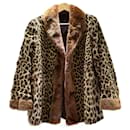 Abrigo de piel auténtica de leopardo con cuello de piel de oveja dorado. - Autre Marque
