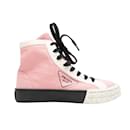 Pinke und mehrfarbige Prada-High-Top-Sneaker aus Nylon 38