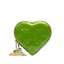 Pochette à monnaie verte Louis Vuitton Monogram Vernis Heart