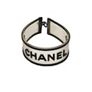 Pulseira Quatrefoil vintage transparente e preta com logotipo de borracha - Chanel