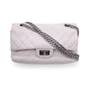 Reedición de cuero blanco 2.55 solapa forrada 225 Bolsa de hombro 2000S - Chanel