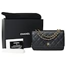 Carteira CHANEL em bolsa com corrente em couro preto - 101619 - Chanel