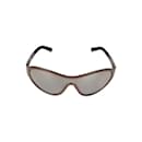 Óculos de sol com escudo metálico Gucci
