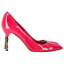 Sapatos Gucci Kristen de bico fino em couro envernizado rosa choque