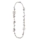 Collana lunga con catena in metallo color oro chiaro, perle e logo CC - Chanel