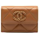 Chanel Brown 19 Kompakte Geldbörse mit dreifacher Klappe
