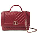 Bolso satchel con solapa y chevron rojo CC de Chanel