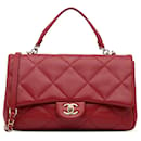 Petit sac à rabat rouge facile à transporter Chanel
