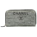 Portefeuille continental Chanel Deauville en tweed gris