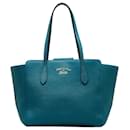 Blaue mittelgroße Swing-Tasche von Gucci