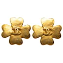 Boucles d'oreilles à clip Chanel CC Clover dorées