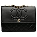 Chanel Bolso de hombro de cuero acolchado Maxi Jumbo CC negro