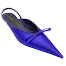 Balenciaga Zapatos de tacón con tira trasera de satén y tacón bajo con detalle de lazo en azul cobalto y punta en punta - Autre Marque