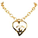 Colar com pingente de coração Chanel CC em ouro